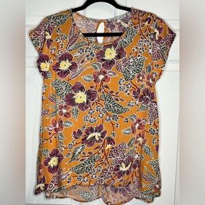 Ava Christine Women’s blouse - Size Large - Floral with gold background
